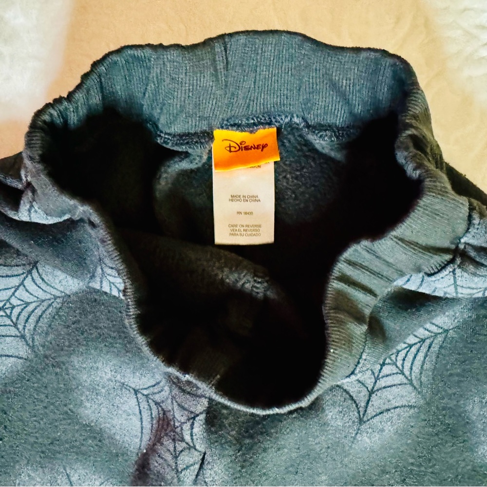 Too Cute To Spook Disney 5T Sweatsuit - Picture 11 of 15